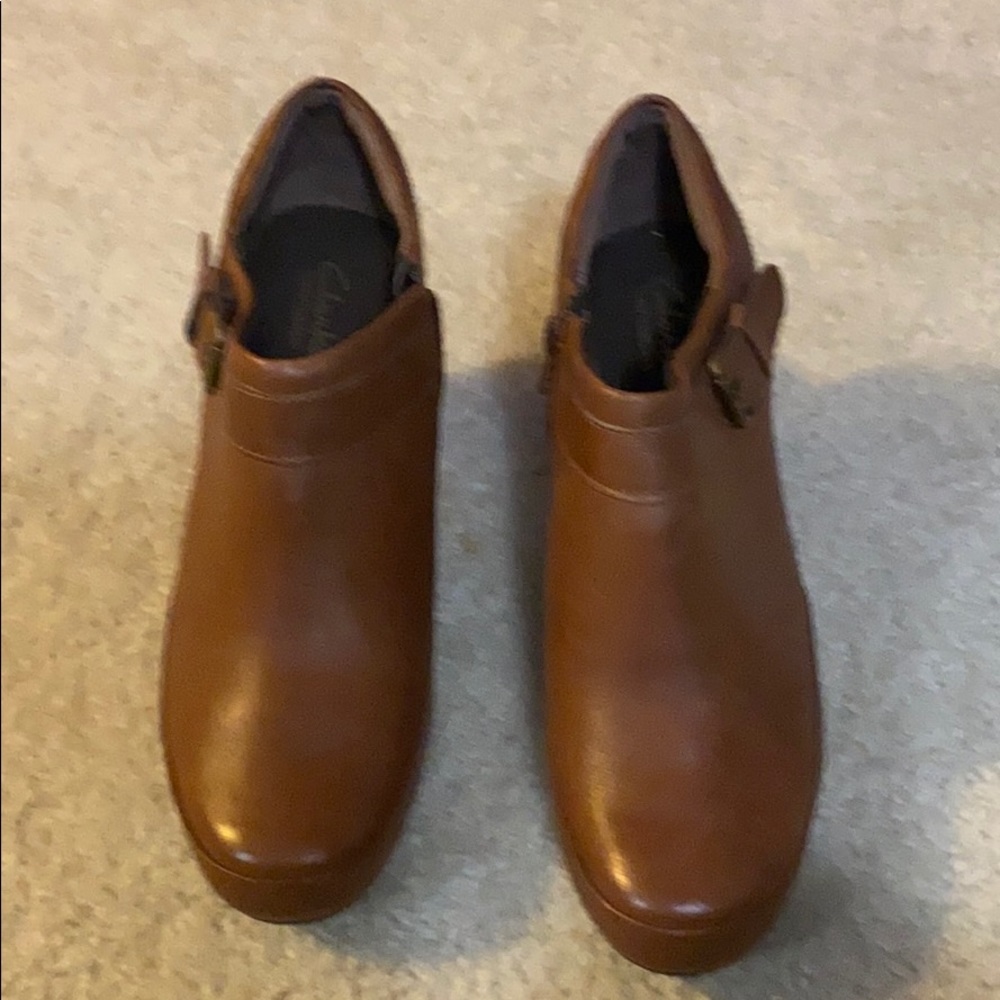 NWOT- Clark’s Bendables Booties